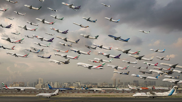 Ngoạn mục hàng trăm máy bay cất cánh cùng lúc như thể tắc đường hàng không cùng loạt khoảnh khắc ở sân bay khiến ai cũng ngạc nhiên - Ảnh 6.