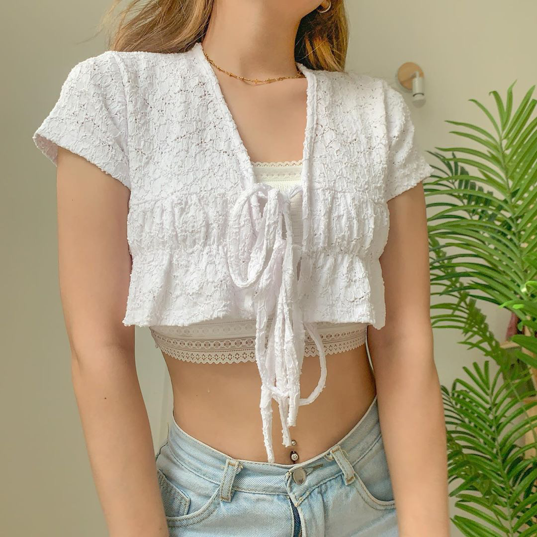 Phục Lisa sát đất: Cố tình mặc ngược crop top để ra kiểu áo mới kín đáo hơn nhưng vẫn xinh hết nấc - Ảnh 12.