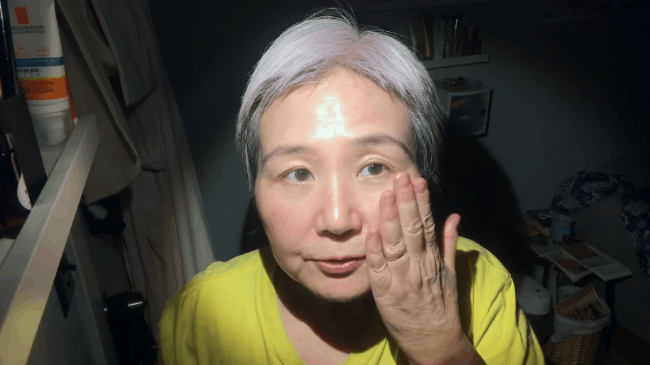 60 tuổi da vẫn căng mịn kh&ocirc;ng nếp nhăn: Cụ b&agrave; bật m&iacute; tu&yacute;p kem tin tưởng suốt 6 năm qua, chia sẻ c&ocirc;ng thức 1:1 đ&aacute;ng học hỏi - Ảnh 2.