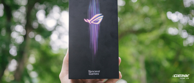 Trên tay quái vật gaming ROG Phone 3: Snapdragon 865+, màn hình 144Hz, pin 6000mAh, giá từ 14,5 triệu đồng - Ảnh 1.