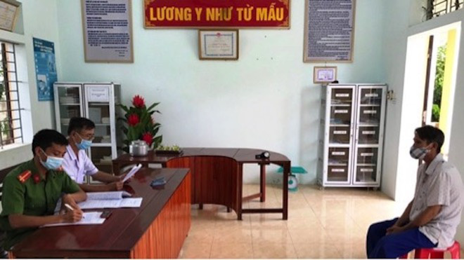 Đang cách ly 14 ngày tại nhà, vẫn tụ tập uống rượu cùng 2 người cũng đi từ Đà Nẵng về - Ảnh 2.