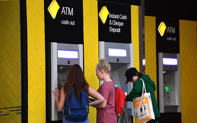 Big Four Banks Australia khai tử hàng nghìn cây ATM, đóng cửa hàng trăm chi nhánh vì Covid-19 - Ảnh 1.