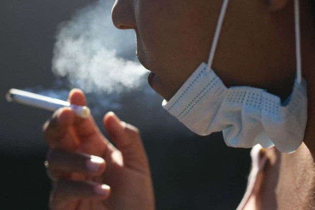 WHO: Người hút thuốc dễ mắc bệnh nặng hơn khi nhiễm COVID-19 - Ảnh 1.