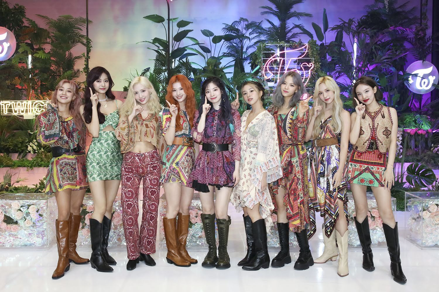 Những nghệ sĩ từng công khai đá xéo BTS: Rapper 15 tuổi gọi RM là thiểu năng nhưng gắt nhất là màn rap diss của Bobby (iKON) - Ảnh 9. Những nghệ sĩ từng công khai đá xéo BTS: Rapper 15 tuổi gọi RM là thiểu năng nhưng gắt nhất là màn rap diss của Bobby (iKON) - Ảnh 9.