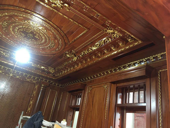 Đại gia B&igrave;nh Dương rao b&aacute;n căn biệt thự ốp gỗ, chạm trổ, d&aacute;t v&agrave;ng v&ocirc; c&ugrave;ng cầu kỳ - Ảnh 6.