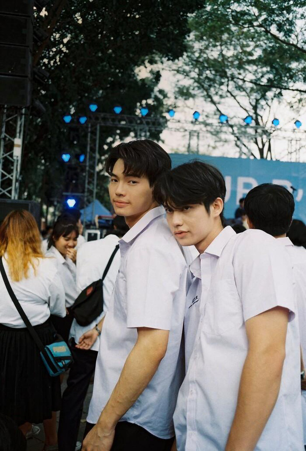 Giải m&atilde; sức h&uacute;t phim đam mỹ 2gether: Đ&ocirc;i Bright - Win đ&atilde; đẹp lại c&ograve;n quấn nhau kh&ocirc;ng rời, nh&igrave;n ph&aacute;t hờn lu&ocirc;n &aacute;! - Ảnh 8.