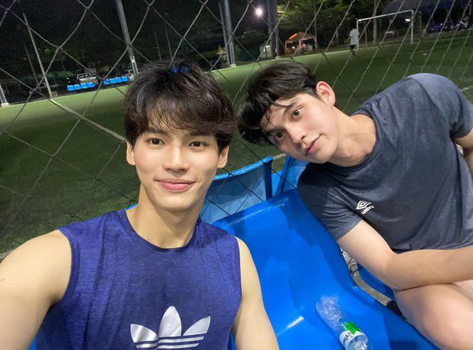 Giải m&atilde; sức h&uacute;t phim đam mỹ 2gether: Đ&ocirc;i Bright - Win đ&atilde; đẹp lại c&ograve;n quấn nhau kh&ocirc;ng rời, nh&igrave;n ph&aacute;t hờn lu&ocirc;n &aacute;! - Ảnh 11.