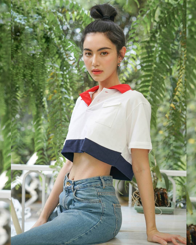 Muốn diện crop top sexy mà vẫn tinh tế, các nàng phải học ngay Mai Davika - Ảnh 4.