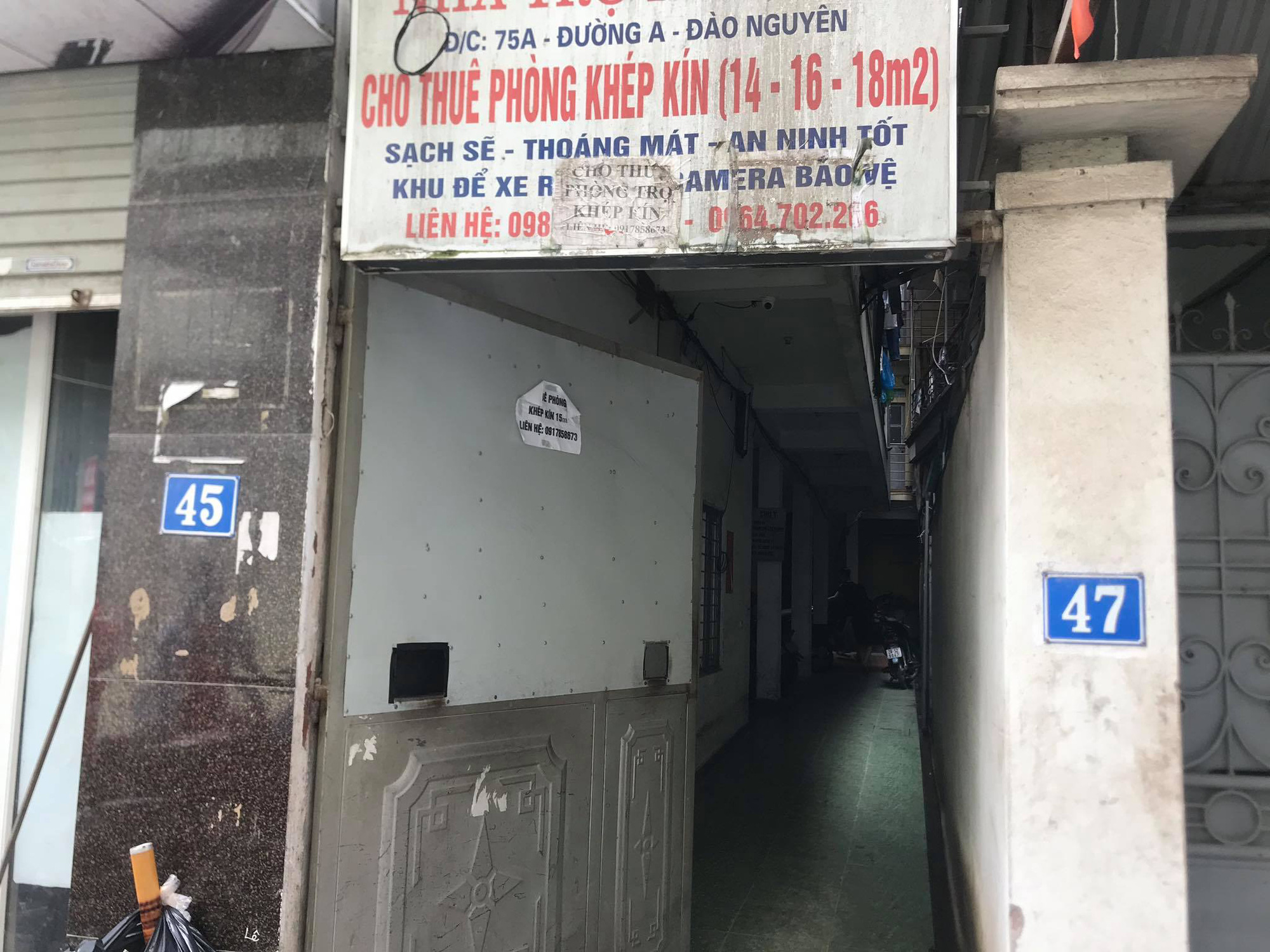 Hôm nay bé sơ sinh bị mẹ bỏ rơi trong khe tường ở Gia Lâm được gặp người thân - Ảnh 3.