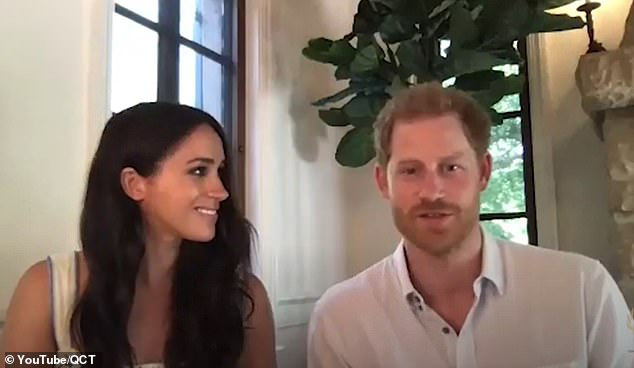 Cùng chồng tham gia cuộc họp, Meghan Markle bất ngờ phát ngôn gây tranh cãi về Nữ hoàng Anh, Harry chỉ ngồi im khiến dư luận dậy sóng - Ảnh 2.