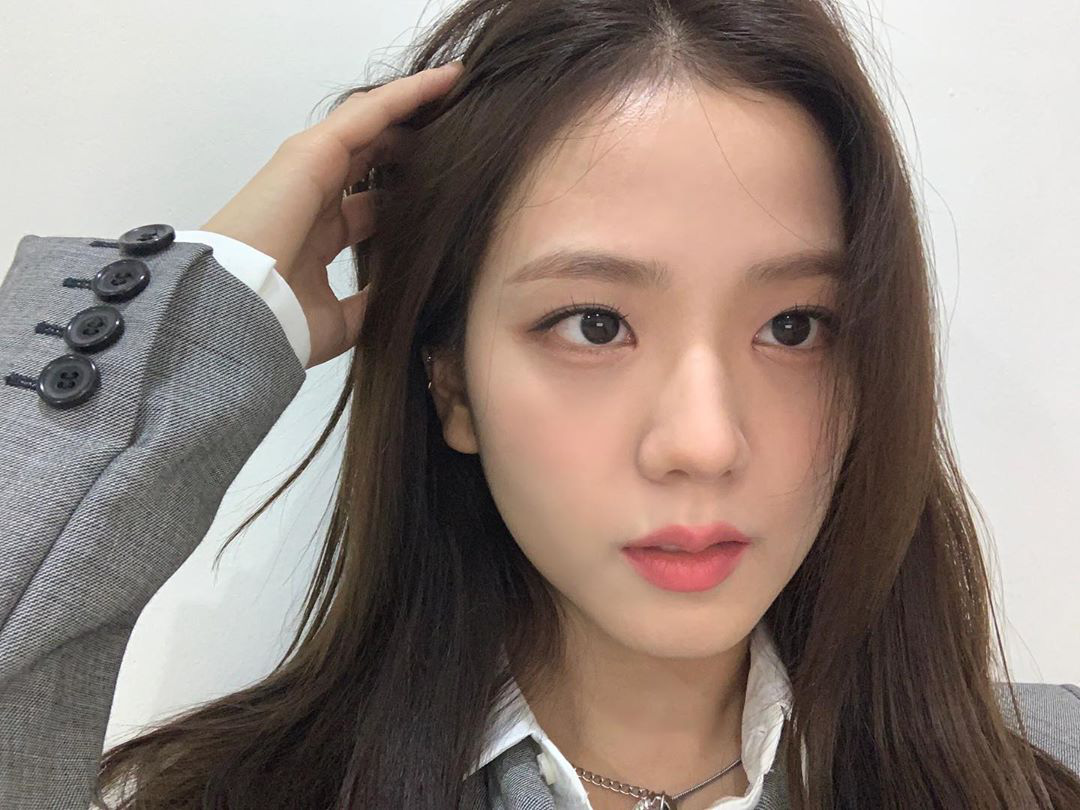 Jisoo rất hay đánh son lem nhem, tưởng lỗi nhưng lại là độc chiêu giúp cô chuyển style sexy thành công - Ảnh 5.