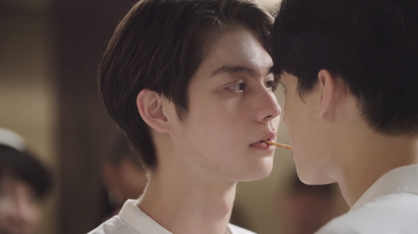 Nụ hôn mớm bánh cực tình ở Still 2gether khiến hội hủ nữ phát rồ vì màn cấp thịt chất lượng từ đài Thái - Ảnh 1. Nụ hôn mớm bánh cực tình ở Still 2gether khiến hội hủ nữ phát rồ vì màn cấp thịt chất lượng từ đài Thái - Ảnh 1.