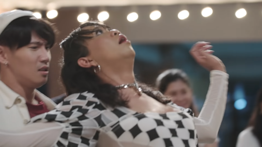 Nụ hôn mớm bánh cực tình ở Still 2gether khiến hội hủ nữ phát rồ vì màn cấp thịt chất lượng từ đài Thái - Ảnh 7. Nụ hôn mớm bánh cực tình ở Still 2gether khiến hội hủ nữ phát rồ vì màn cấp thịt chất lượng từ đài Thái - Ảnh 7.