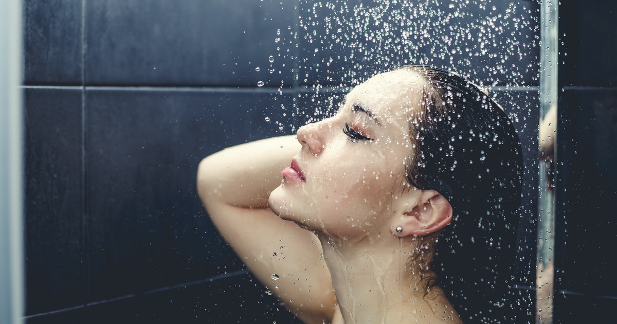 4 thói quen xấu khi tắm nếu thường xuyên tiếp diễn có thể khiến da bị nhăn nheo, khô xỉn - Ảnh 2.