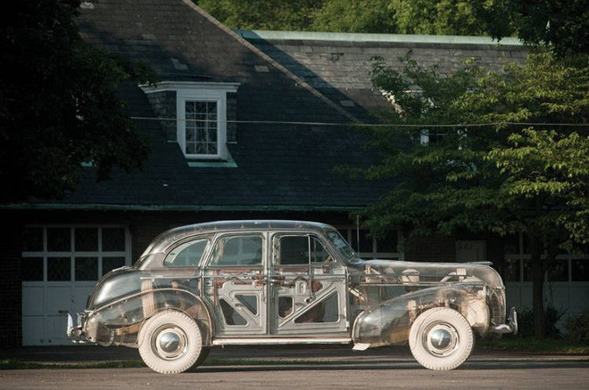 Pontiac Ghost Car: Chiếc ôtô trong suốt đầu tiên được sản xuất tại Mỹ với giá hơn 7 tỷ đồng - Ảnh 1.