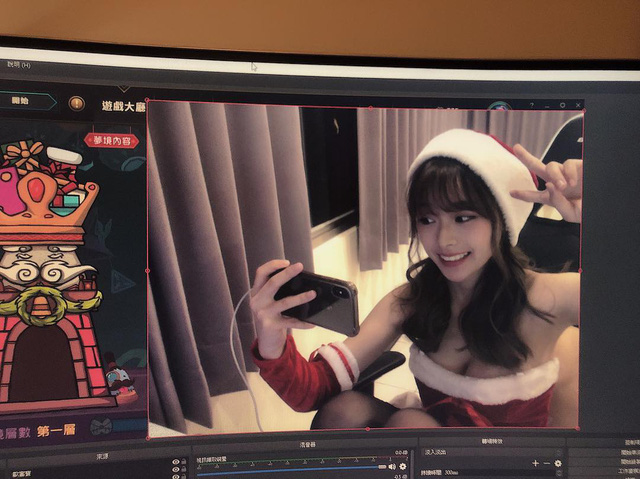 Mặc &aacute;o trễ nải tới lộ cả ngực tr&ecirc;n s&oacute;ng, nữ streamer xinh đẹp kịp thời k&eacute;o &aacute;o, che chắn khi được fan donate nhắc nhở - Ảnh 6.