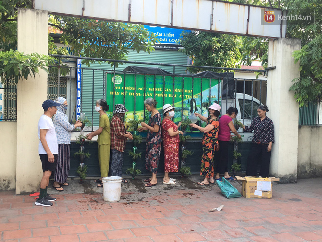 Hà Nội: Đồ phế liệu được tái chế làm khu thư giãn của người lớn, vui chơi miễn phí cho trẻ nhỏ - Ảnh 4.