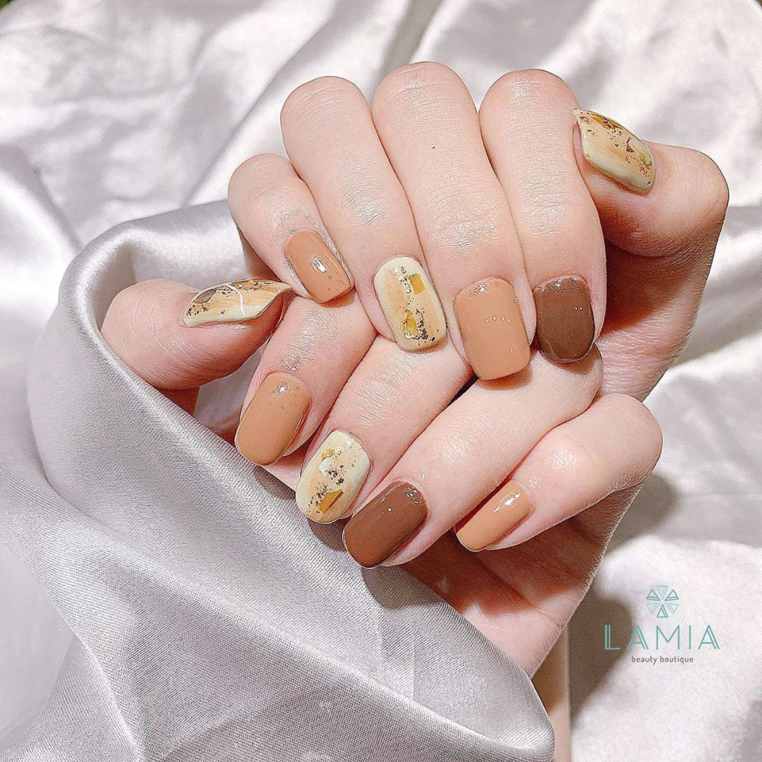 Loạt mẫu nail xinh bá cháy hợp mùa thu, chị em mau “bung lụa” ngay để có  bàn tay sang chảnh