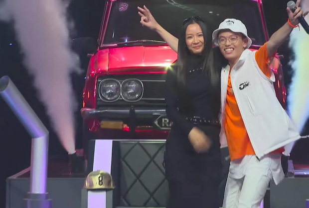 Rap Việt: Suboi lại quên đạp nút chọn thí sinh vì... mải coi - Ảnh 1.