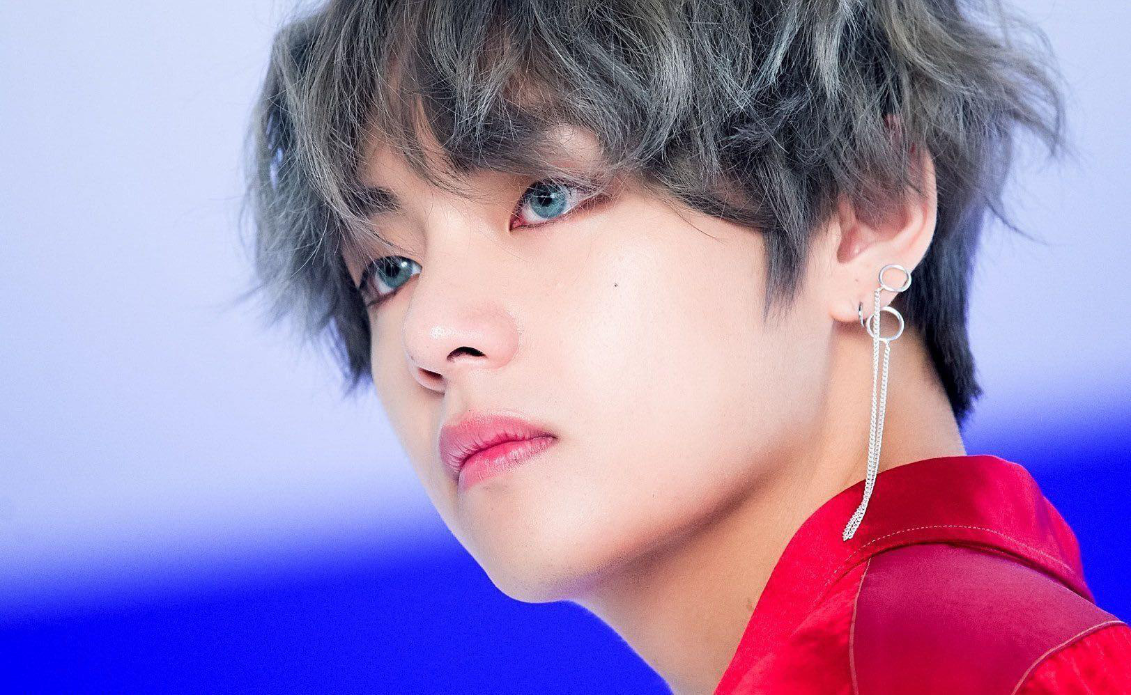 Mỹ nam "vạn người mê" BTS V làm quen với LMHT, thể hiện khả năng cày