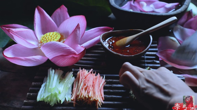 Tiên nữ đồng quê Lý Tử Thất mê hoặc hội chị em bằng vườn hồng như chốn cổ tích kèm công thức chế biến tỷ thứ từ loại hoa này - Ảnh 16.