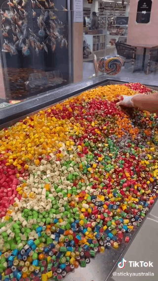 Thử “đột nhập” nhà máy kẹo ở nước ngoài để xem cách người ta làm ra hàng nghìn sản phẩm mỗi ngày - Ảnh 6.