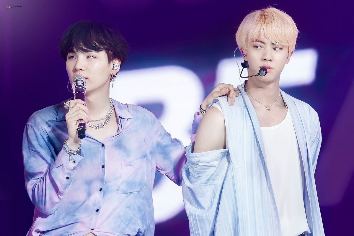 BTS c&oacute; 2 kiểu người sống để ăn v&agrave; ăn để sống: Thực thần Jin ch&aacute;y bỏng đam m&ecirc;, Suga ngao ng&aacute;n như bị mẹ &eacute;p ăn - Ảnh 2.