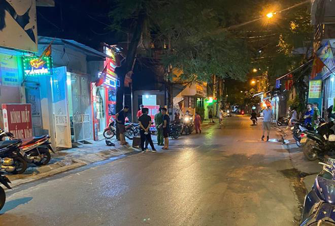 Mâu thuẫn do đốt vàng mã, người đàn ông bị hàng xóm tạt axit bỏng nặng - Ảnh 1.