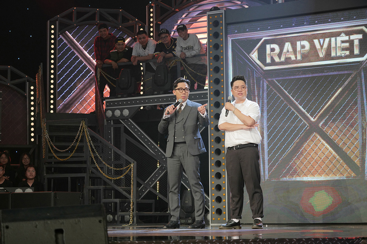 2 thầy gi&aacute;o ph&aacute; đảo s&acirc;n khấu Rap Việt: Ai bảo học Sư phạm l&agrave; chỉ c&oacute; thể đứng tr&ecirc;n giảng đường? - Ảnh 6.