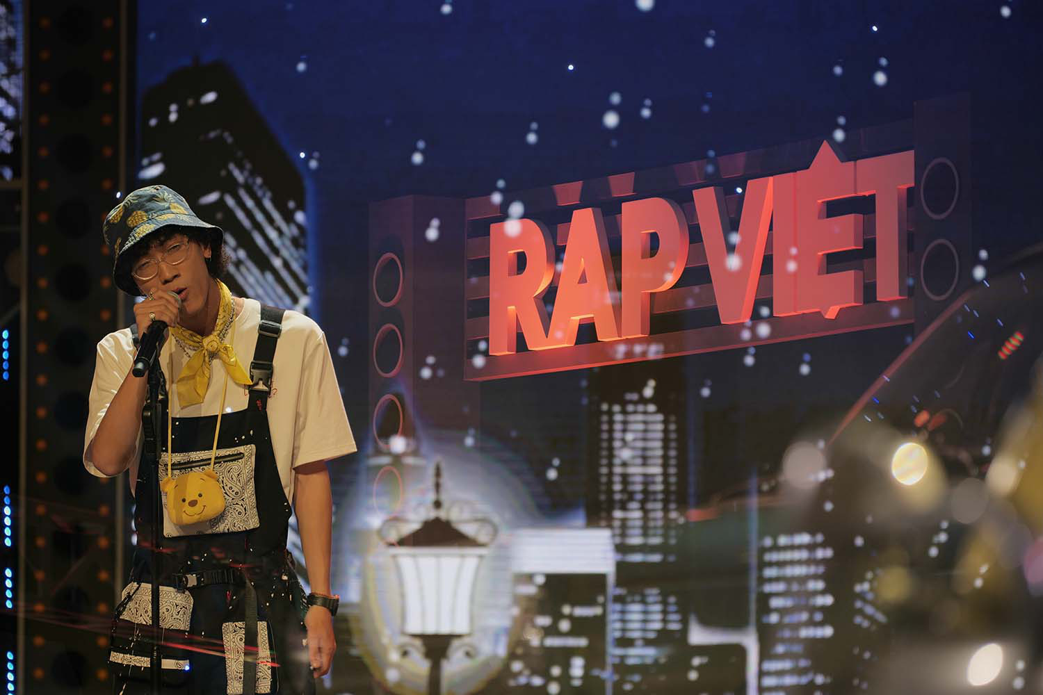 2 thầy gi&aacute;o ph&aacute; đảo s&acirc;n khấu Rap Việt: Ai bảo học Sư phạm l&agrave; chỉ c&oacute; thể đứng tr&ecirc;n giảng đường? - Ảnh 2.