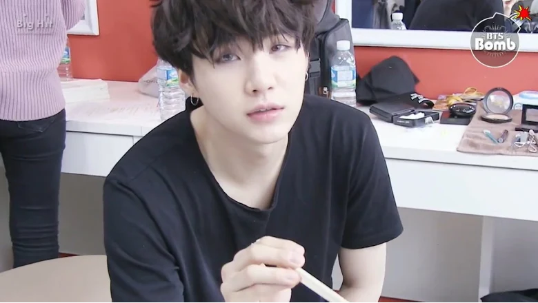 BTS c&oacute; 2 kiểu người sống để ăn v&agrave; ăn để sống: Thực thần Jin ch&aacute;y bỏng đam m&ecirc;, Suga ngao ng&aacute;n như bị mẹ &eacute;p ăn - Ảnh 15.