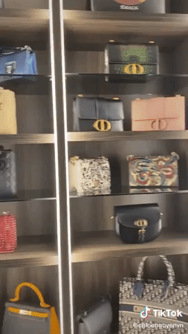 Rầm rộ clip trong biệt thự Sài Gòn của Cường Đô La - Đàm Thu Trang: Đồ hiệu chất như showroom, góc phòng ngủ gây chú ý - ảnh 2 Rầm rộ clip trong biệt thự Sài Gòn của Cường Đô La - Đàm Thu Trang: Đồ hiệu chất như showroom, góc phòng ngủ gây chú ý - ảnh 2