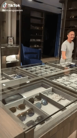 Rầm rộ clip trong biệt thự Sài Gòn của Cường Đô La - Đàm Thu Trang: Đồ hiệu chất như showroom, góc phòng ngủ gây chú ý - ảnh 1 Rầm rộ clip trong biệt thự Sài Gòn của Cường Đô La - Đàm Thu Trang: Đồ hiệu chất như showroom, góc phòng ngủ gây chú ý - ảnh 1