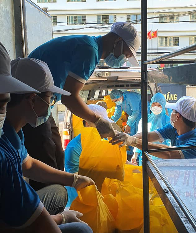 Chàng trai Cơ Tu mất việc, mắc kẹt ở Đà Nẵng với 100.000 đồng... lần đầu biết cảm giác hạnh phúc là thế nào! - Ảnh 11.