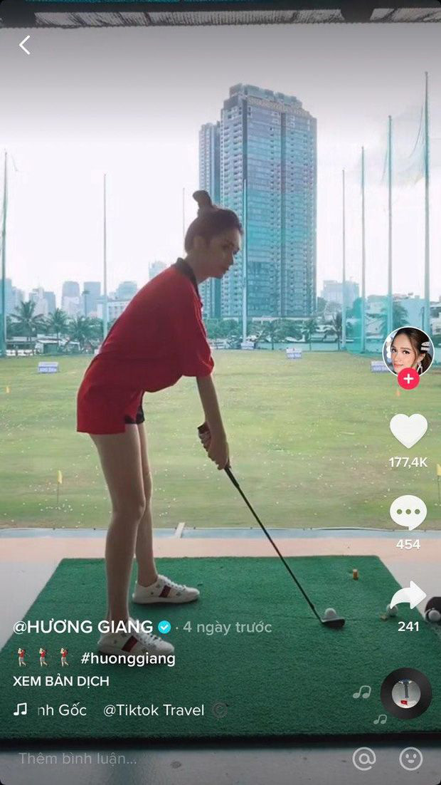 Style chơi golf của sao Việt: Hương Giang đơn giản nhất hội dù vướng nghi án hẹn hò, Quỳnh Nga diện váy ngắn xẻ cao tít tắp - Ảnh 1.