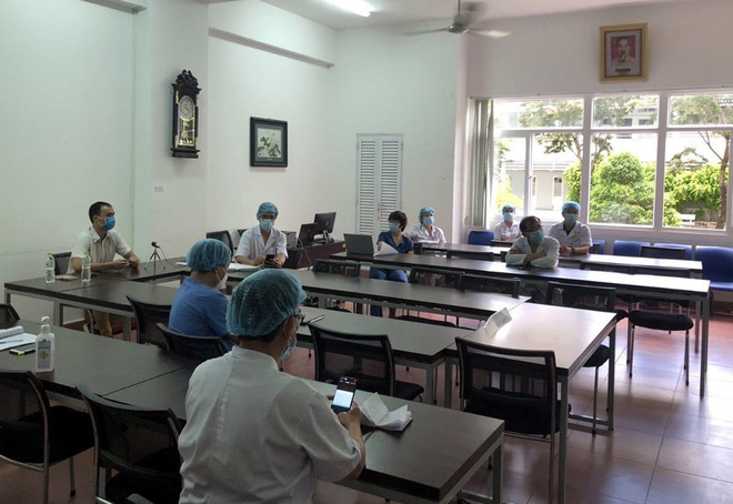 Những người đi dạo trong 3 bệnh viện đang bị phong toả ở Đà Nẵng - Ảnh 3.