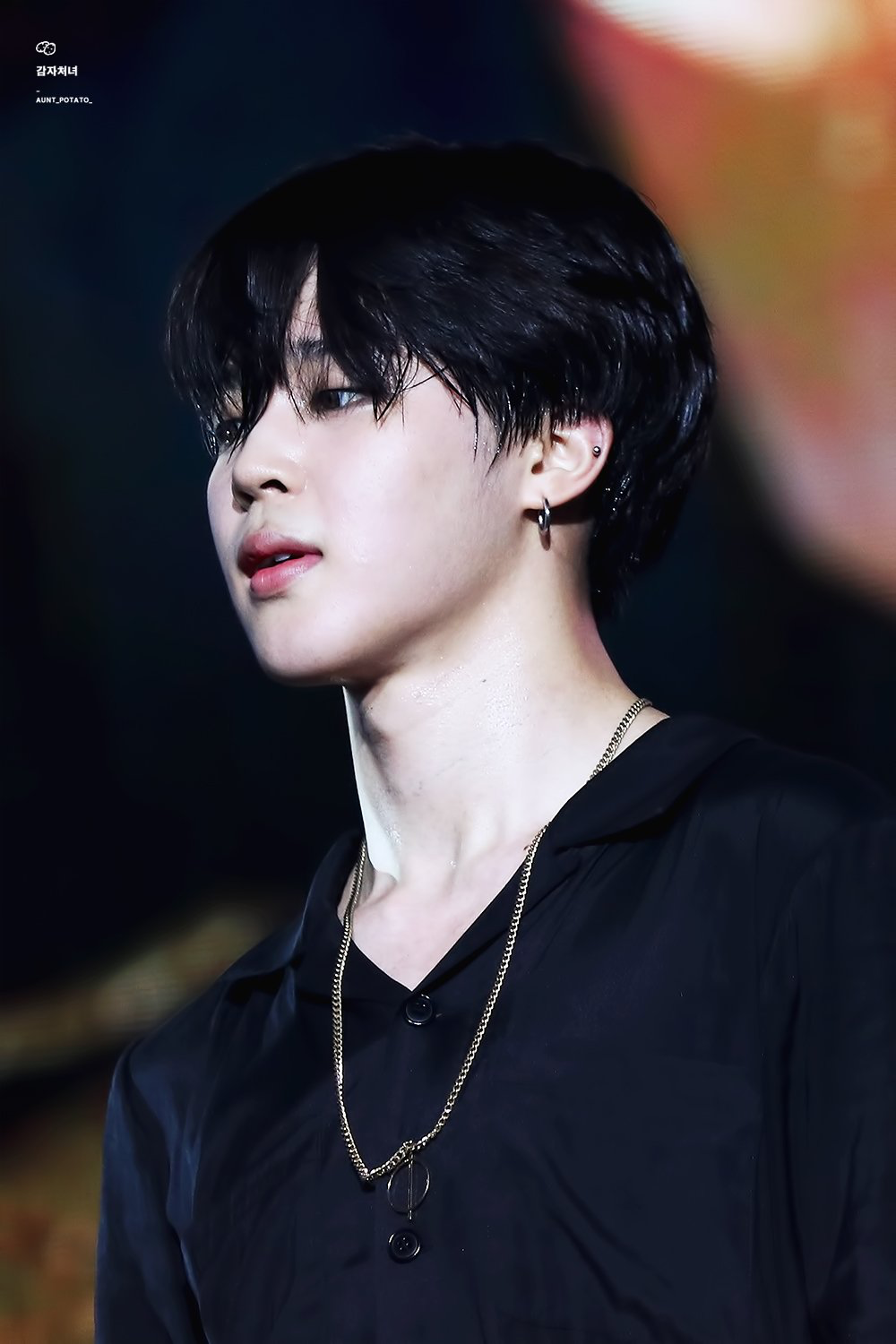5 vụ việc kinh ho&agrave;ng nhất lịch sử Kpop: Jimin (BTS) bị dọa giết, Yunho su&yacute;t mất mạng, đạo diễn h&agrave;nh hạ d&atilde; man girlgroup - Ảnh 6.