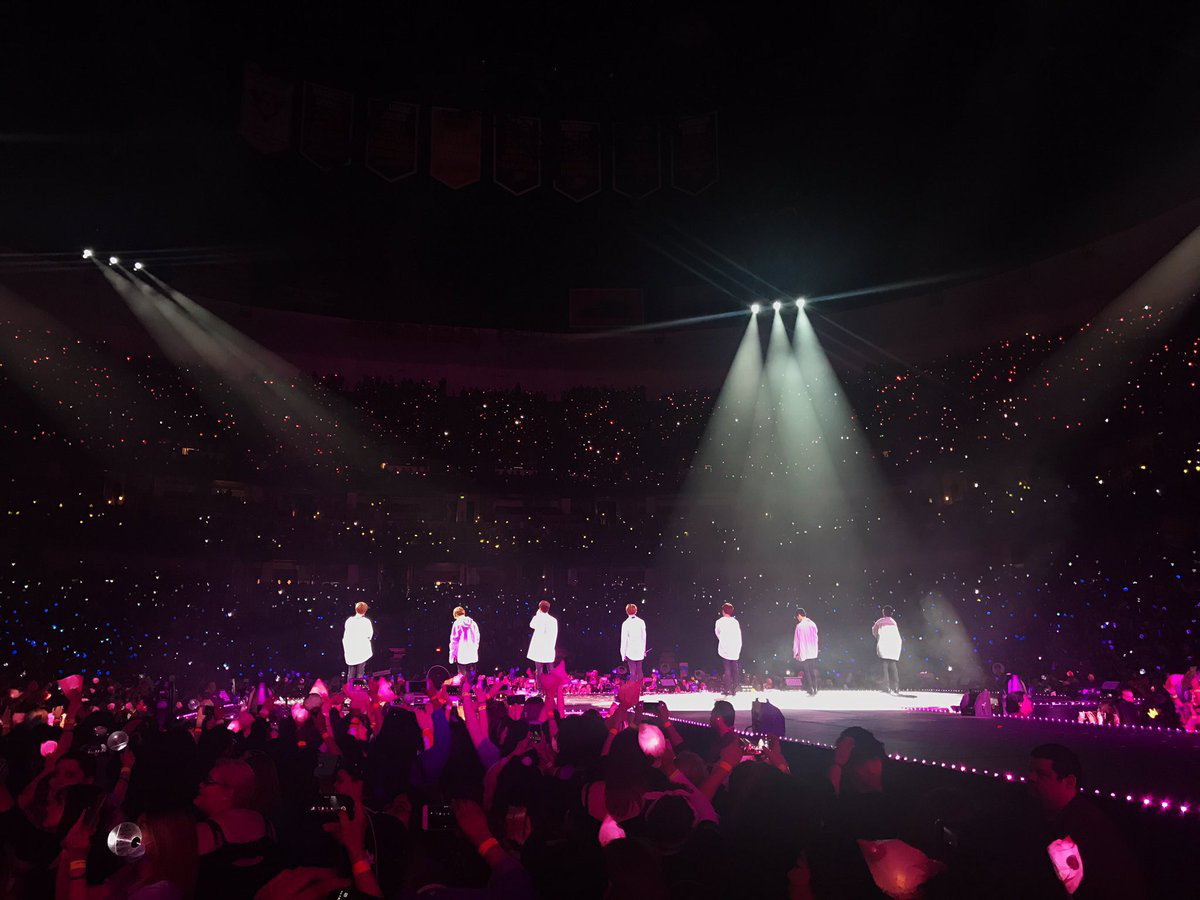 5 vụ việc kinh ho&agrave;ng nhất lịch sử Kpop: Jimin (BTS) bị dọa giết, Yunho su&yacute;t mất mạng, đạo diễn h&agrave;nh hạ d&atilde; man girlgroup - Ảnh 7.