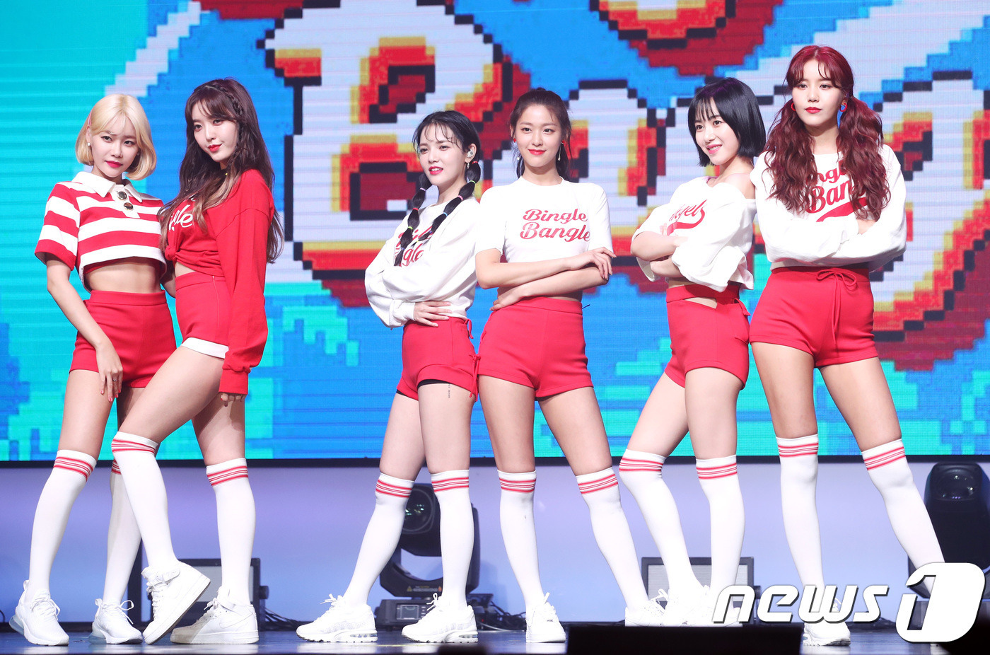 Mina Aoa Posted A Photo That Cut Her Wrist Full Of Blood And Threatened Jimin Seolhyun And The President Of Fnc