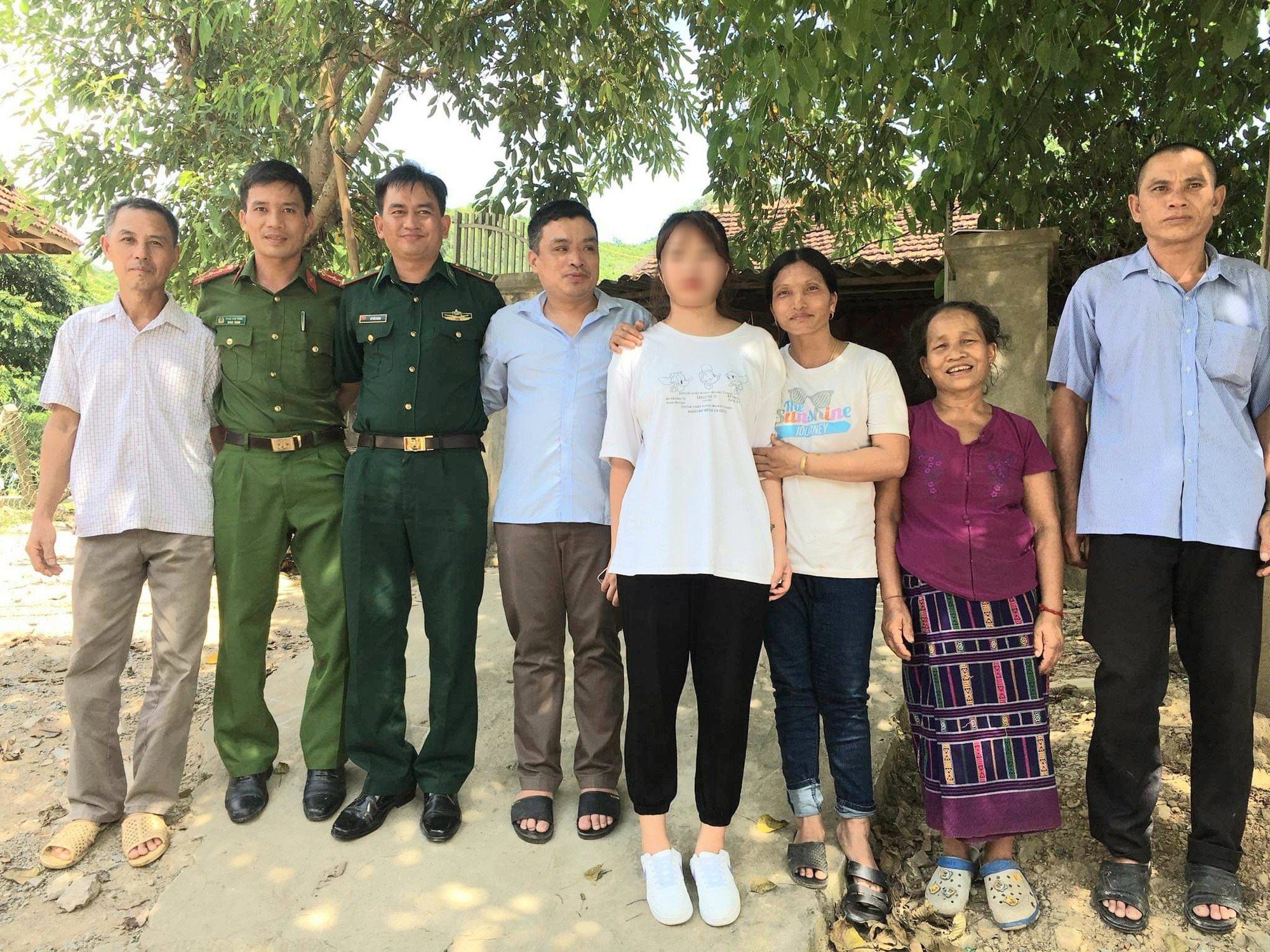 Thanks to the social network that was looking for his parents, the lucky god smiled at the kidnapped since he was 13 years old - Photo 2.