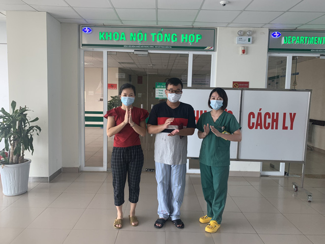 Người đàn ông giao pizza ở Hà Nội từng thở máy, tổn thương phổi được công bố khỏi Covid-19 - Ảnh 2.