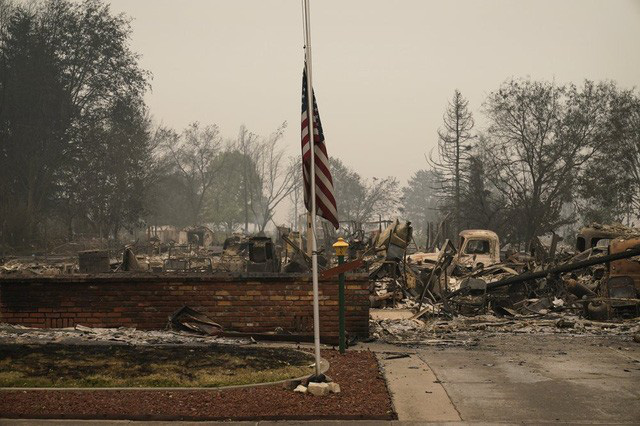 Người dân Oregon, Mỹ khốn đốn vì thảm họa cháy rừng chưa từng có - Ảnh 2.