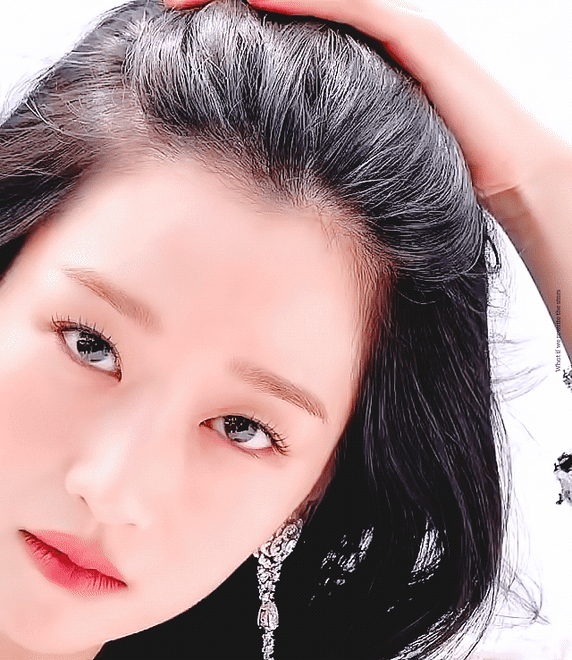Knet phát sốt với bộ ảnh tạp chí mới của điên nữ Seo Ye Ji: Nhìn xa đã xinh, zoom gần mới càng thêm sốc - Ảnh 6.