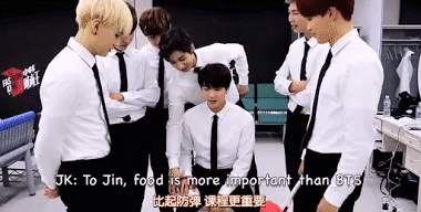 12 lần BTS n&oacute;i dối trắng trợn ngay trước camera: Đại hội b&oacute;c phốt nhau, huyền thoại nhất l&agrave; pha đổi t&ecirc;n lươn lẹo của V - Ảnh 24.