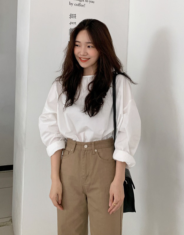 Áo blouse trơn màu đúng là chân ái của nàng công sở, có đến 10 cách diện sang xịn hết cỡ - Ảnh 2.