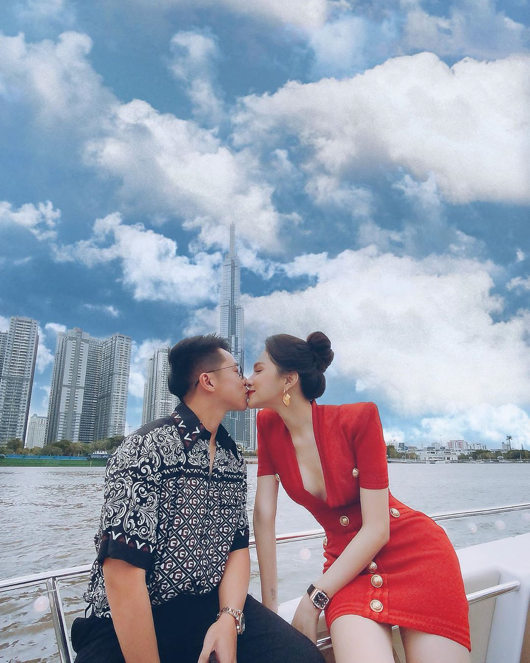 Just by donating an 8 billion car, Matt Liu continues to advertise a kiss on Huong Giang's lips: It's too difficult, dear!  Photo 1.