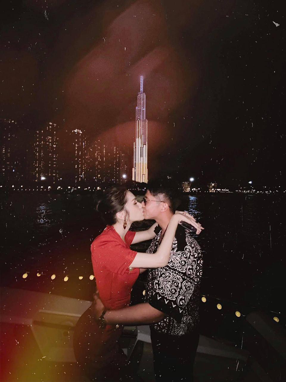 The yacht party turned into a Huong Giang costume lip party - Matt Liu: Outside of the boy for her, the manager also took away the addicted couple - Photo 3.