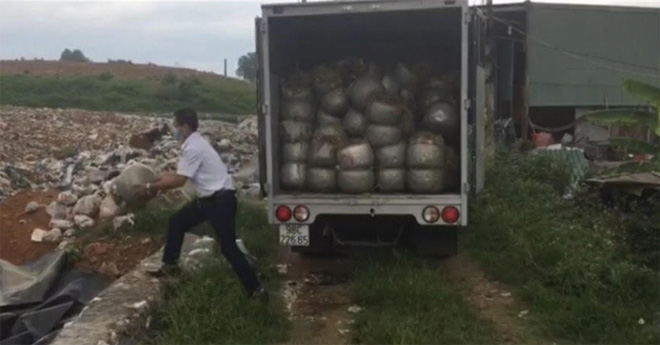 Dùng chất cấm sản xuất hơn 1,1 tấn giá đỗ - Ảnh 2.