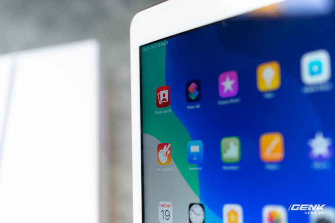 Trên tay iPad 8 tại VN: Chip A12 Bionic và sạc nhanh vớt vát thiết kế nhàm chán - Ảnh 5.