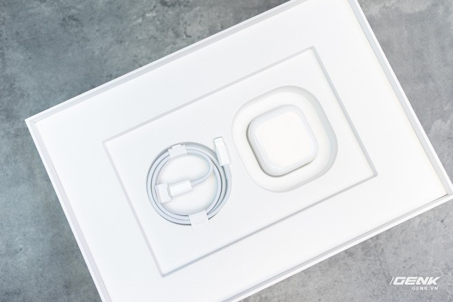 Trên tay iPad 8 tại VN: Chip A12 Bionic và sạc nhanh vớt vát thiết kế nhàm chán - Ảnh 7.